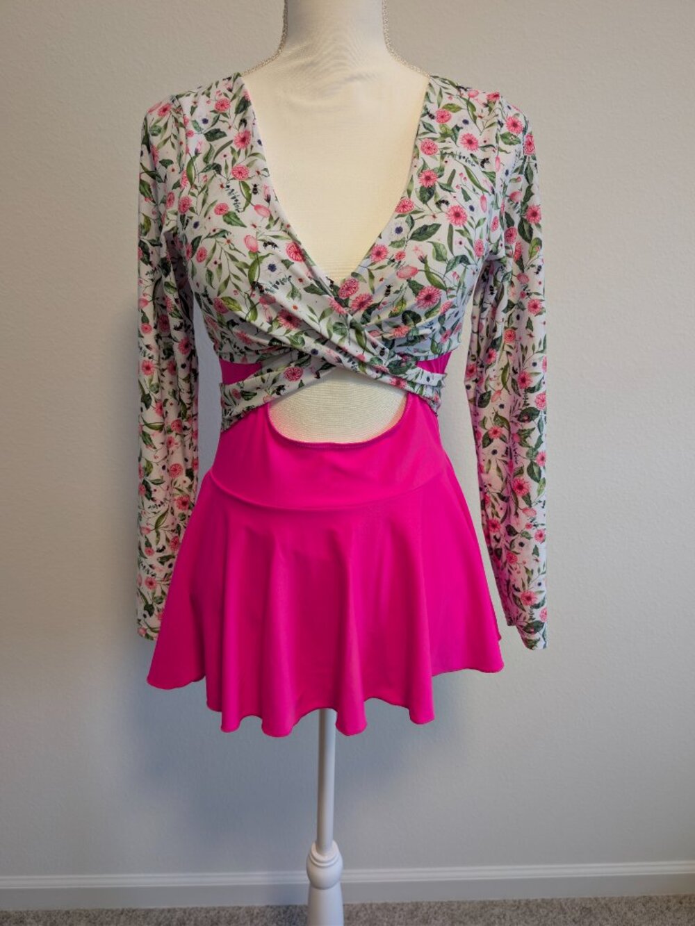 Women’s One-Piece Swimdress Pink White Green Floral Long Sleeve Cutout Lined M